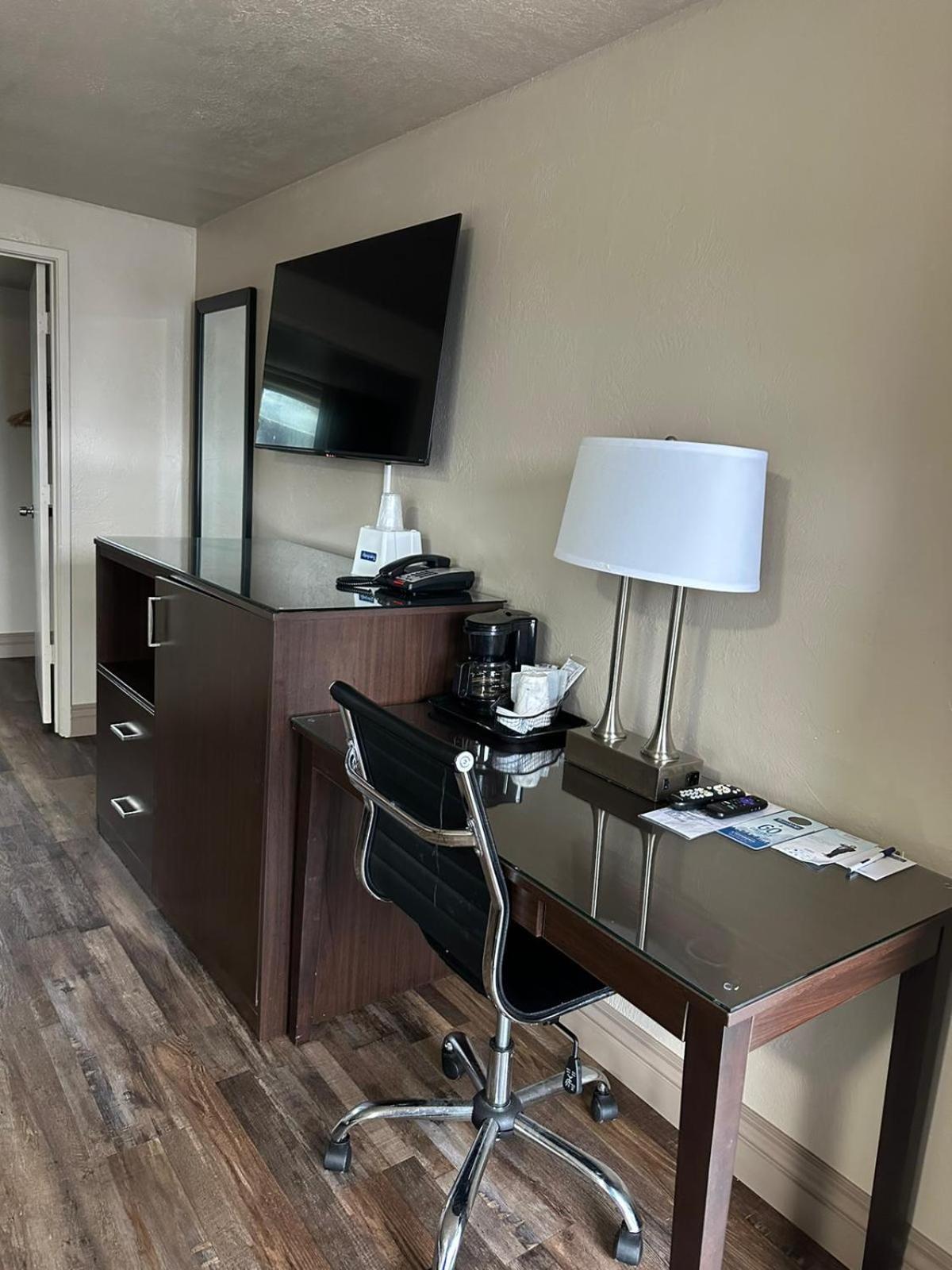 Travelodge By Wyndham Флоренс Экстерьер фото