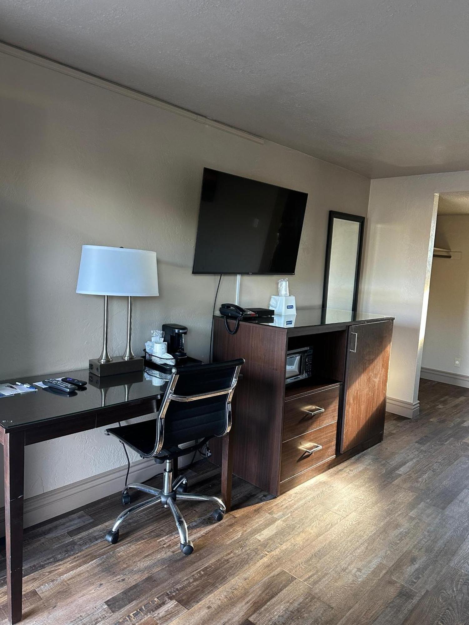Travelodge By Wyndham Флоренс Экстерьер фото