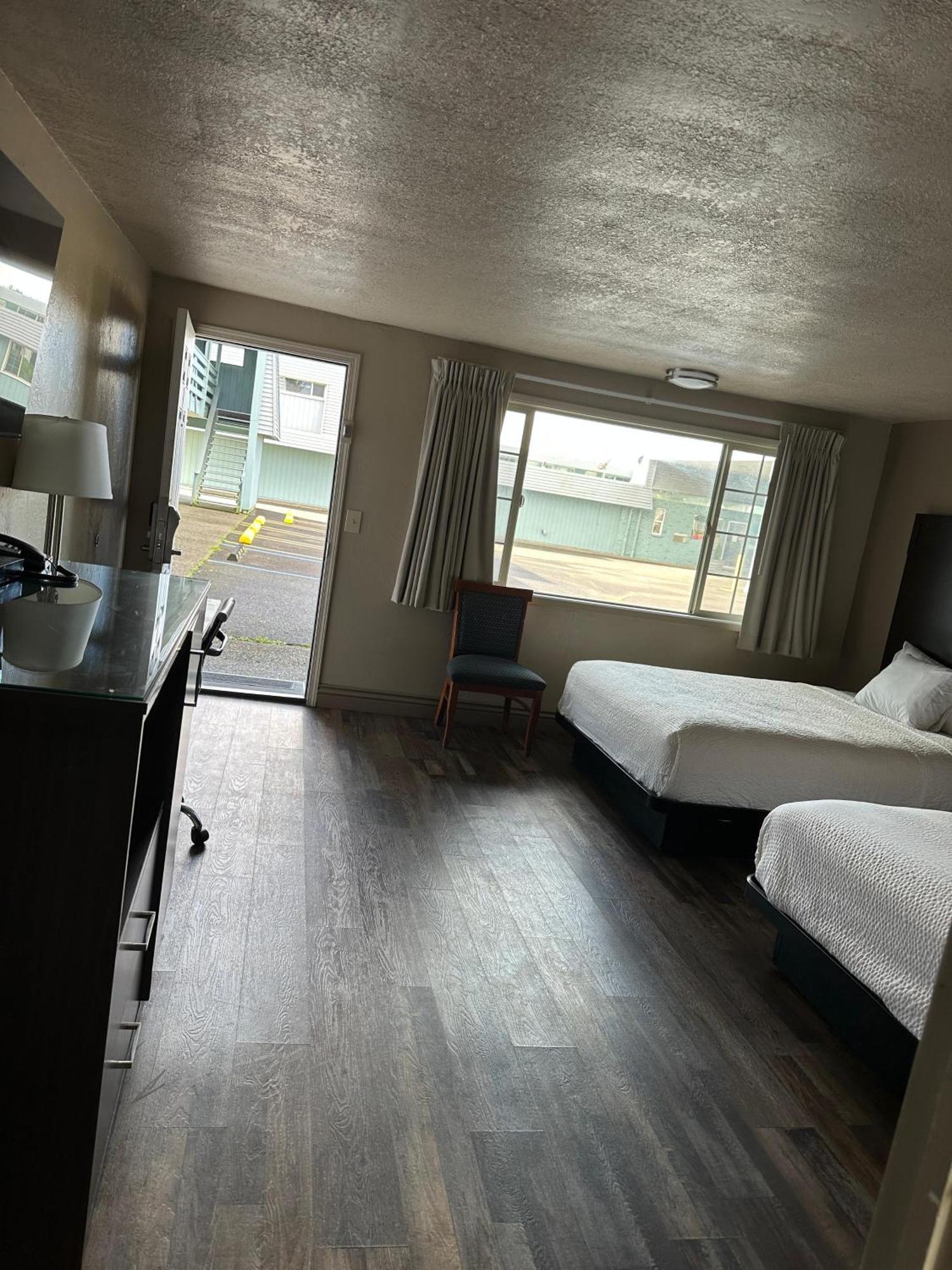 Travelodge By Wyndham Флоренс Экстерьер фото